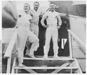 Экипаж КК «Аполлон-8» на борту авианосца «Йорктаун» после приводнения