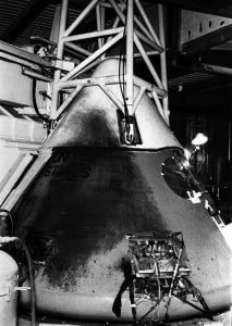 Кабина КК «Аполлон-1» после пожара
