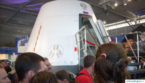 Макет СА разрабатываемого космического корабля (МАКС-2011)