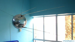 Макет ПС в фойе корпуса факультета ракетно-космической техники ХАИ