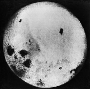 Фото обратной стороны Луны, полученное АЛС «Луна-3»