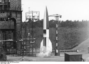 Заправка ракеты А-4 (Пенемюнде, 1943)