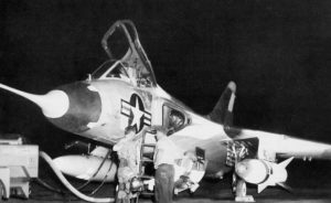 Специально оборудованный истребитель F-4D-1 Skyray осуществлял с 1958 года пуски по проекту NOTSNIK. На фото показана подготовка к полёту с ракетой Caleb (1960 г.)