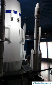 Макет ракеты CZ-2E в Музее Внутренней Монголии, г. Хух-Хото, Китай