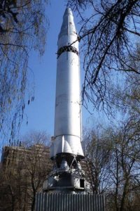 Ракета Р-9 у входа в Центральный музей Вооруженных сил в Москве