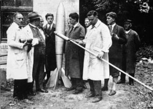 Герман Оберт и члены «Немецкого ракетного общества»