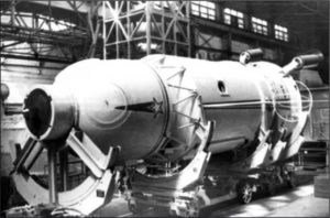 Космический корабль 7К-ВИ на стапелях завода-изготовителя